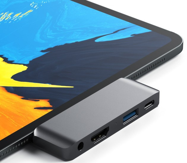 iPad Pro 11 with multiport hub