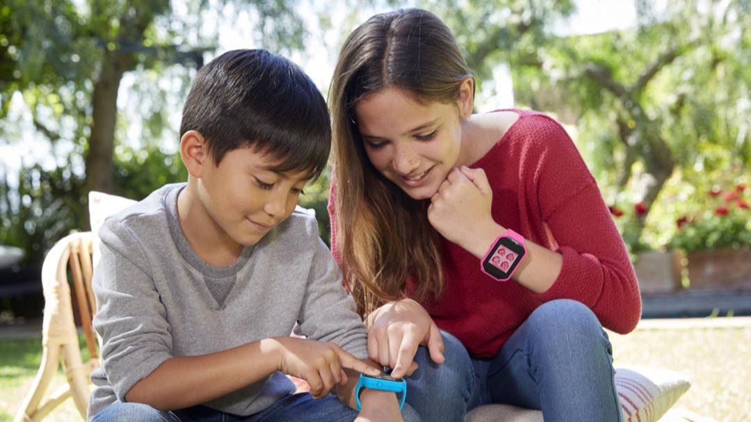 Kids with smartwatches